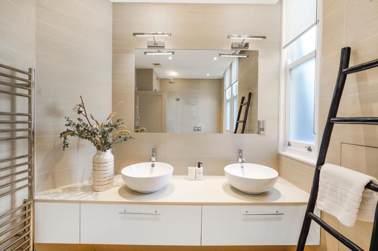 Spacious And Modern 4 Beds Home In Kensington 런던 외부 사진