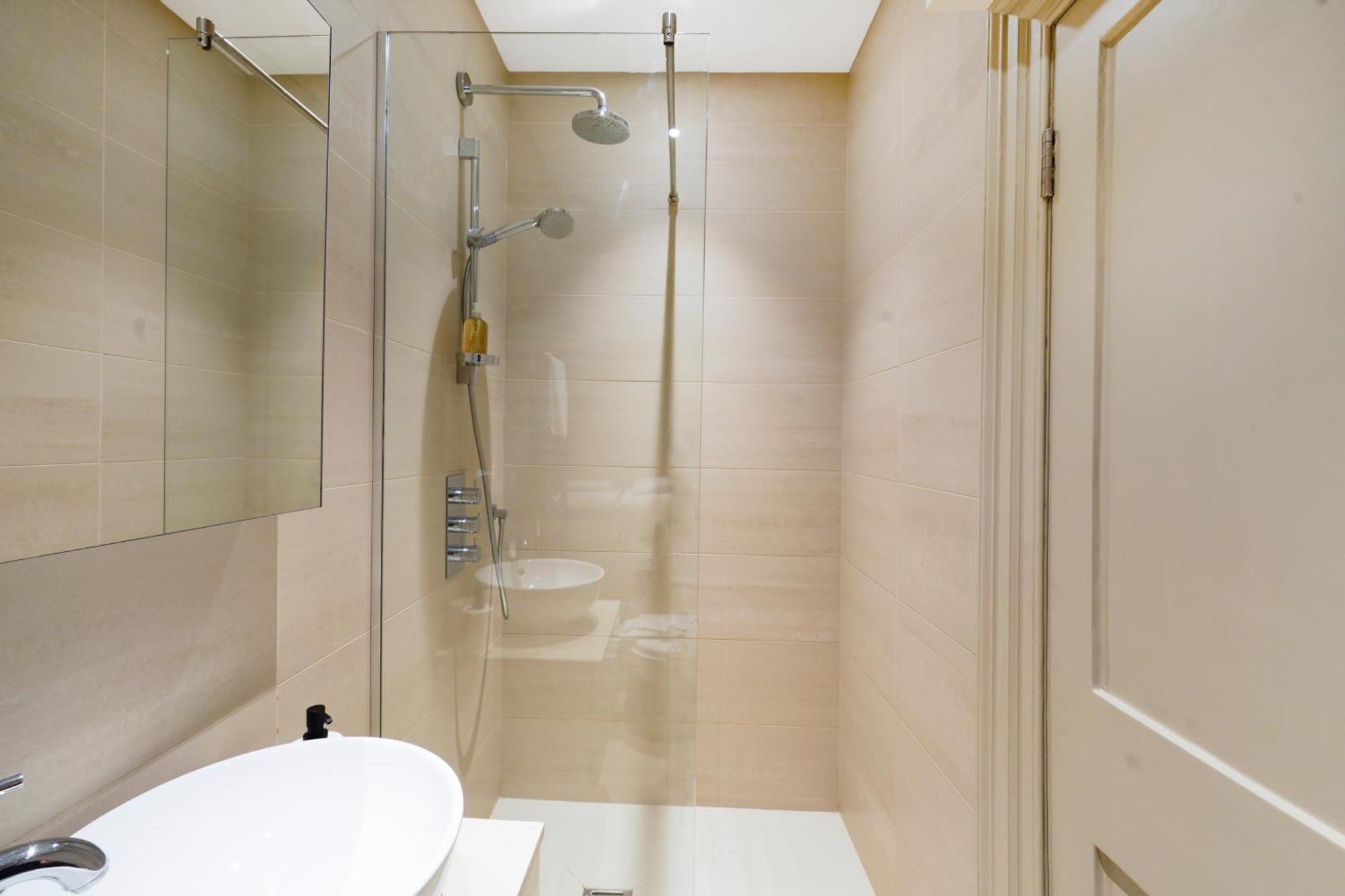 Spacious And Modern 4 Beds Home In Kensington 런던 외부 사진