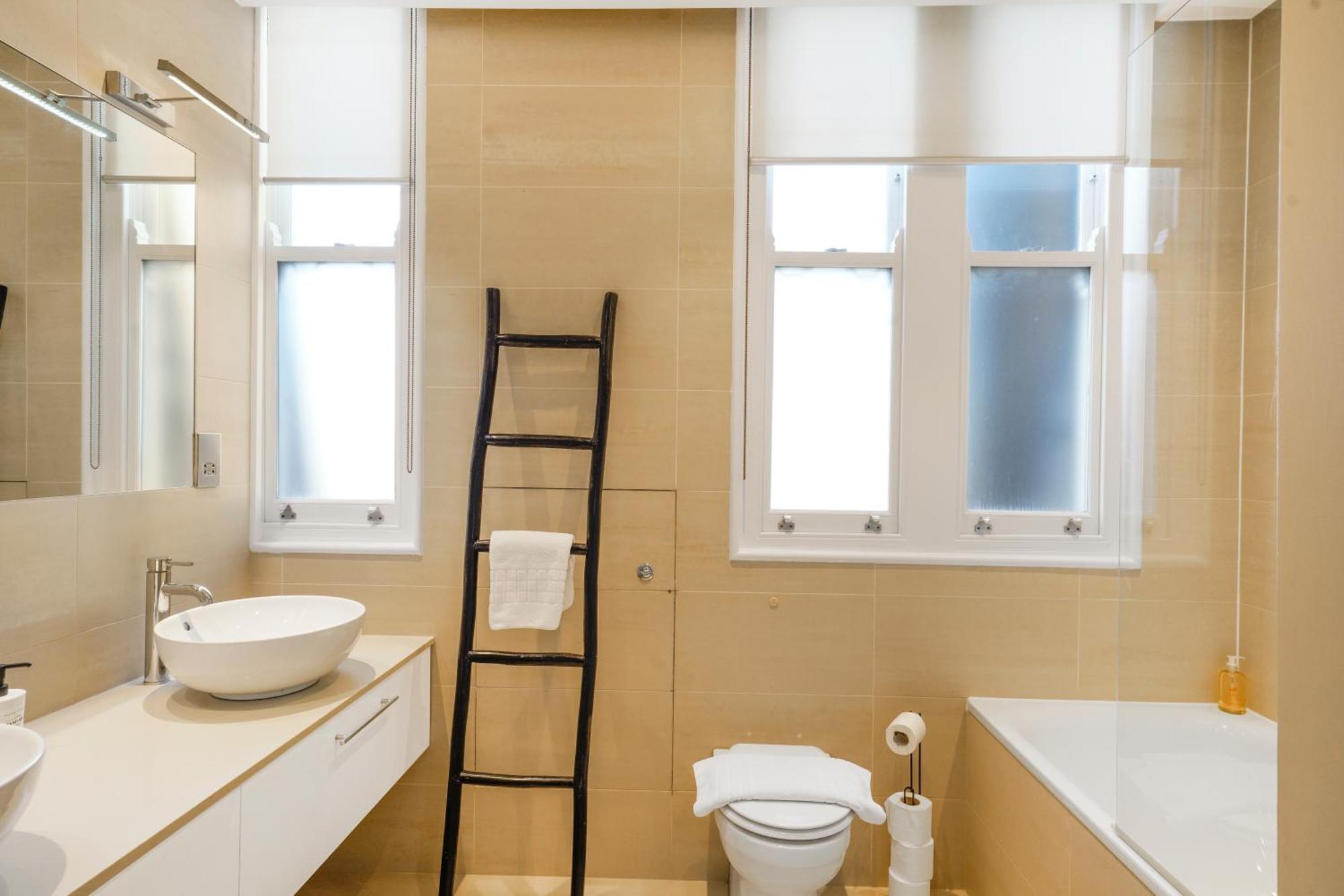 Spacious And Modern 4 Beds Home In Kensington 런던 외부 사진