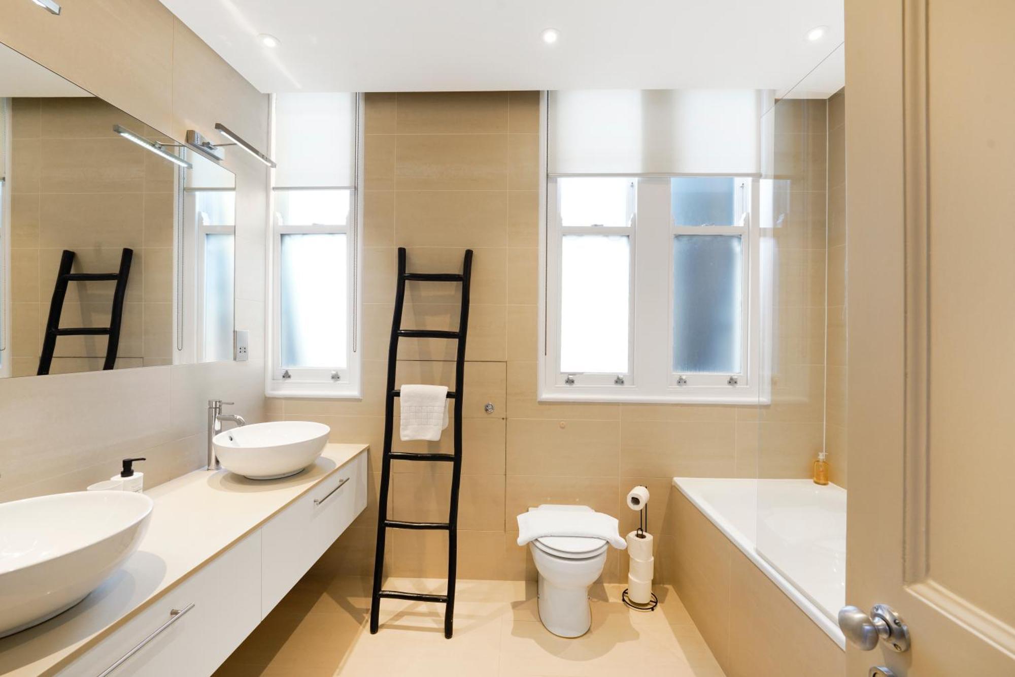 Spacious And Modern 4 Beds Home In Kensington 런던 외부 사진